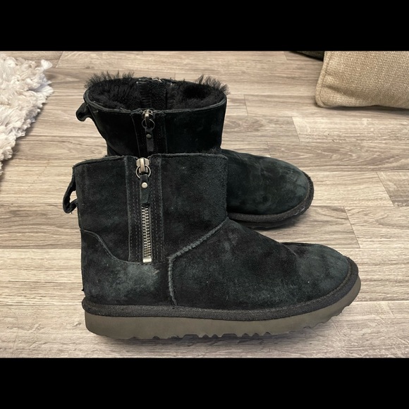 Ugg Classic Mini - Black - Size 4 - Picture 10 of 16